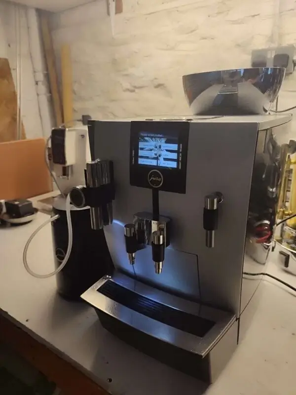 JURA IMPRESSA XJ9 PROFESSIONAL BEAN TO CUP COFFEE MACHINE + JURA COOL CONTROL ” USED-REFURBISHED